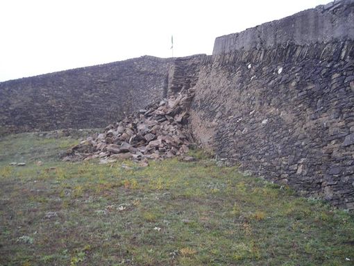Fenestrelle, serve un inverno di pazienza per riparare il paravalenghe di Pequerel Fenestrelle, serve un inverno di pazienza per riparare il paravalenghe di Pequerel