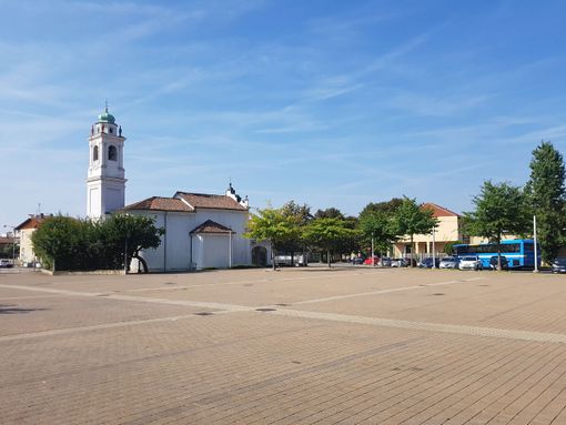 Volpiano, controlli in piazza Madonna delle Grazie per il parcheggio oltre l'orario consentito