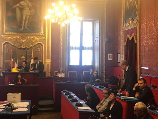 Piero Fassino si dimette dal Consiglio Comunale: "Non verrà meno il mio impegno per Torino" Piero Fassino si dimette dal Consiglio Comunale: "Non verrà meno il mio impegno per Torino"