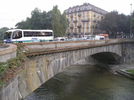 Libero scambio al Ponte Mosca: stop di 30 giorni