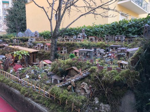 Il Monviso, la cascata e il vino: il presepe dei record che unisce le tradizioni di 4 regioni [VIDEO]