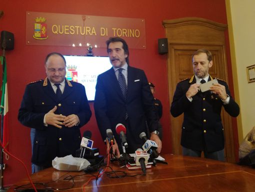 Il questore di Torino: "Abbiamo sgomberato un covo di sovversivi, l'Asilo era la loro base e non un semplice centro sociale" (FOTO E VIDEO) Il questore di Torino: "Abbiamo sgomberato un covo di sovversivi, l'Asilo era la loro base e non un semplice centro sociale" (FOTO E VIDEO)