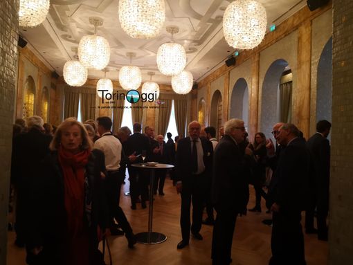 Dalla finanza all'impresa, alla società civile: ecco chi c'era al tavolo con Renzi a Torino [FOTO]