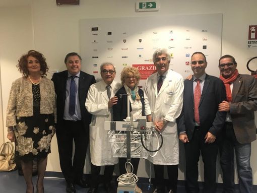 Il Rotary dona un Resuscitation Trolley all'ospedale Sant'Anna Il Rotary dona un Resuscitation Trolley all'ospedale Sant'Anna