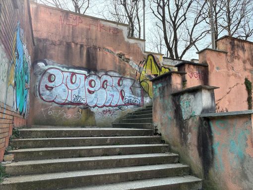 La scalinata di via Castiglione La scalinata di via Castiglione