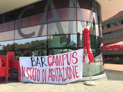 Lettere di licenziamento ai baristi del Campus Einaudi: “Scioperiamo, ci tolgono il lavoro” (FOTO e VIDEO) Lettere di licenziamento ai baristi del Campus Einaudi: “Scioperiamo, ci tolgono il lavoro” (FOTO e VIDEO)