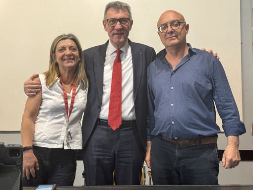 Tre persone insieme Tre persone insieme