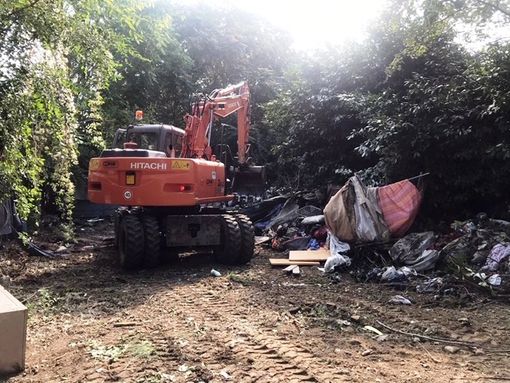 Grugliasco, sgombrata dalla Polizia locale un'area abusiva in via Grandi