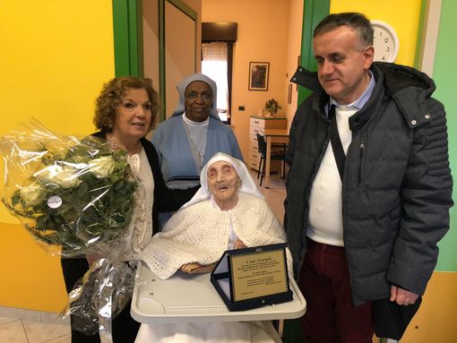 “Auguri suor Arcangela”: l'Unione Ciechi al fianco della religiosa che festeggia cent’anni “Auguri suor Arcangela”: l'Unione Ciechi al fianco della religiosa che festeggia cent’anni