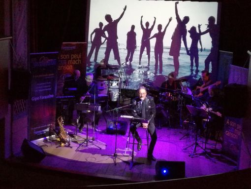 Il 12 ottobre il via alla stagione di Le Musichall con il recital "A son peui mach canson" Il 12 ottobre il via alla stagione di Le Musichall con il recital "A son peui mach canson"