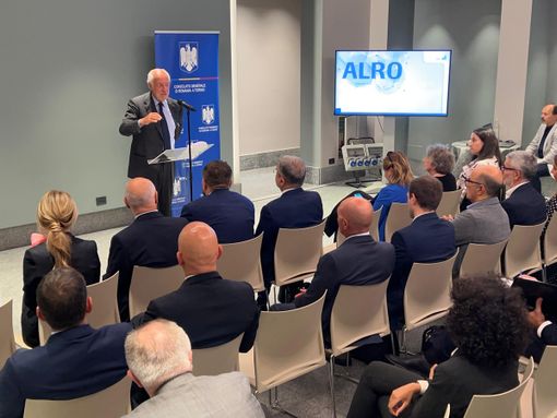 Incontro in sala congressi con partecipanti