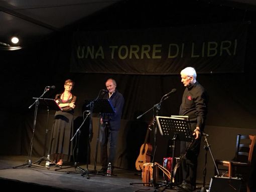 Memorie Migranti e le performance di Guido Catalano a “Una Torre di libri”