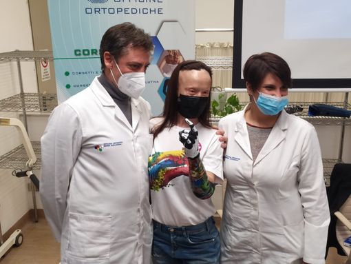 Valentina Pitzalis e la mano bionica Valentina Pitzalis e la mano bionica