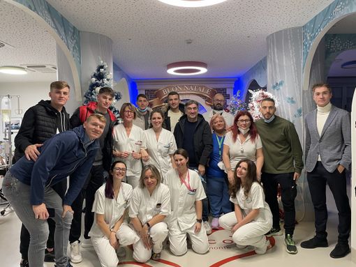 Visita "granata" rende speciale il Natale per i bimbi e i ragazzi dell'Ospedale Infantile Regina Margherita e dell'Ugi Visita "granata" rende speciale il Natale per i bimbi e i ragazzi dell'Ospedale Infantile Regina Margherita e dell'Ugi