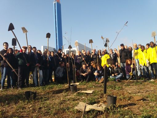 La vita che nasce sotto l'inceneritore: 600 alberi piantati per il futuro (FOTO) La vita che nasce sotto l'inceneritore: 600 alberi piantati per il futuro (FOTO)