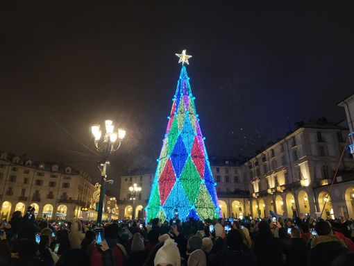 Un Natale di luce illumina Torino, Lo Russo: &quot;Che sia di ripartenza e speranza&quot; [VIDEO]