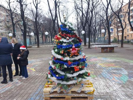 Ad Aurora è tornato l'albero di Natale dei Giardini Alimonda