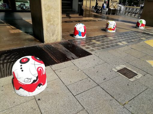 Dissuasori d'artista in piazza Statuto