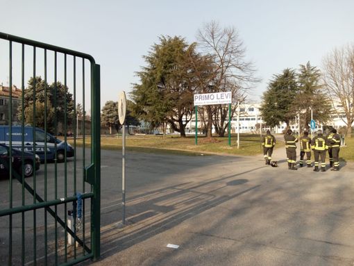 forze dell'ordine davanti al Levi