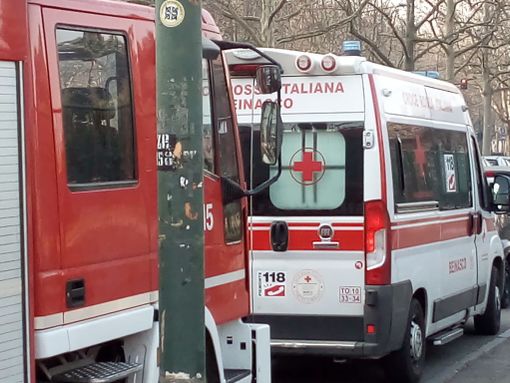 Paura a Santa Rita: motociclista si schianta contro un'auto, in due finiscono all'ospedale Paura a Santa Rita: motociclista si schianta contro un'auto, in due finiscono all'ospedale