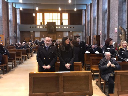 la sindaca Chiara Appendino e il comandante dei vigili urbani Emiliano Bezzon alla messa del gennaio 2020 la sindaca Chiara Appendino e il comandante dei vigili urbani Emiliano Bezzon alla messa del gennaio 2020