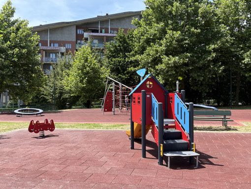 Taglio del nastro per la nuova area giochi del parco Calabria Taglio del nastro per la nuova area giochi del parco Calabria