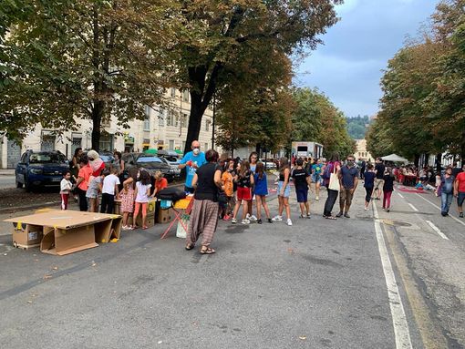 Un momento del book crossing in corso Marconi il 19 settembre Un momento del book crossing in corso Marconi il 19 settembre