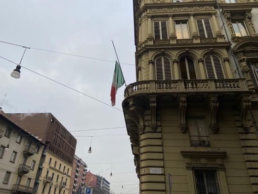 bandiera a mezz'asta per Ascom Torino bandiera a mezz'asta per Ascom Torino