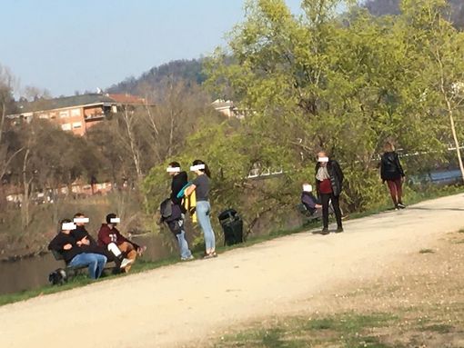 Coronavirus, la voglia di svagarsi più forte della paura: i torinesi tornano a prendere d’assalto i parchi Coronavirus, la voglia di svagarsi più forte della paura: i torinesi tornano a prendere d’assalto i parchi