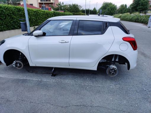 Ladri di (pezzi di) auto di nuovo in azione a Nichelino