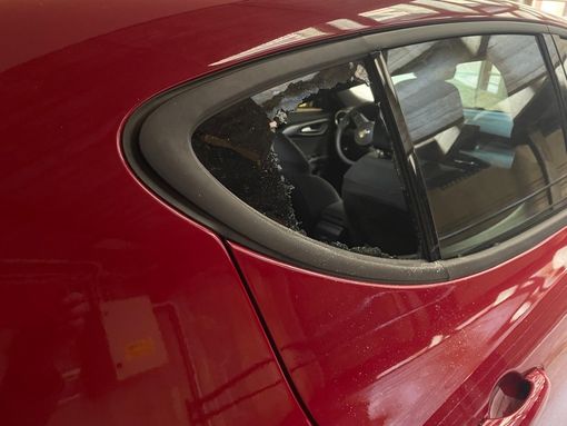 Nel quartiere senza parcheggi crescono i raid ai danni dei veicoli in sosta