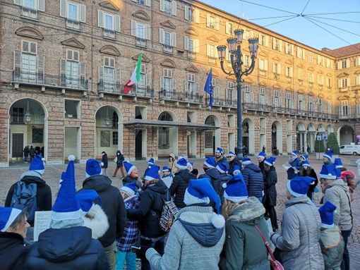 Babbi Natale vestiti di blu Babbi Natale vestiti di blu