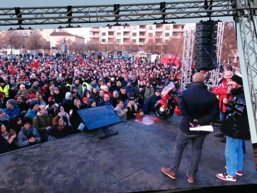 Grande festa a Chivasso per il ritorno di Pecco Bagnaia: "La mia isola felice" Grande festa a Chivasso per il ritorno di Pecco Bagnaia: "La mia isola felice"