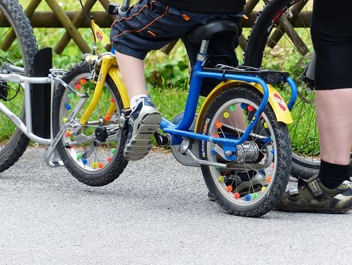 A scuola in bici dal Michelotti al D’Azeglio per una mobilità sicura e sostenibile A scuola in bici dal Michelotti al D’Azeglio per una mobilità sicura e sostenibile