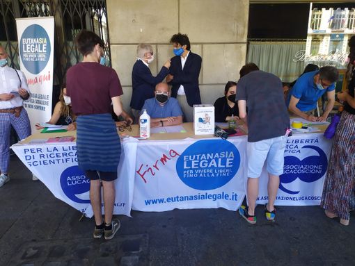 Referendum sull'eutanasia legale, 6500 firme raccolte in Piemonte Referendum sull'eutanasia legale, 6500 firme raccolte in Piemonte
