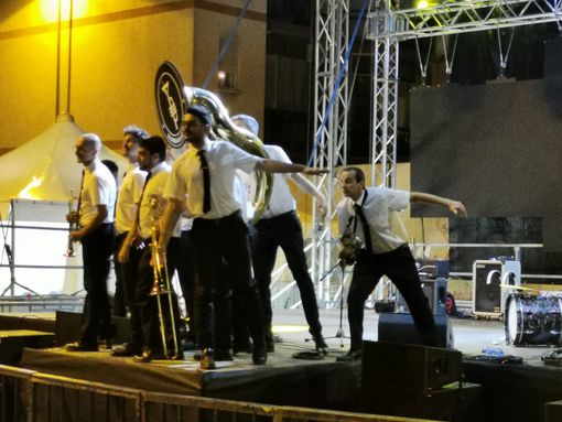 Nichelino, i Bandakadabra illuminano la scena di San Matteo Young