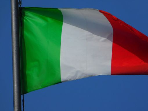 Volpiano, ai diciottenni la Costituzione italiana per la Festa della Repubblica Volpiano, ai diciottenni la Costituzione italiana per la Festa della Repubblica