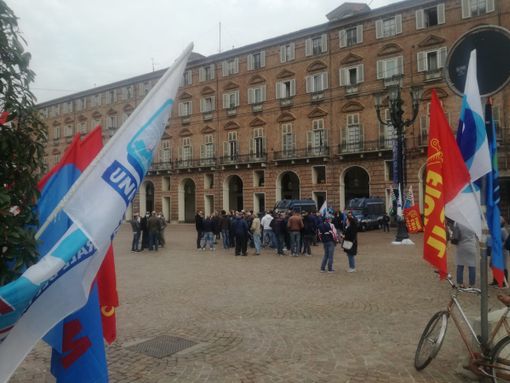 Embraco, quattro anni dopo (e a tre mesi dalla fine) l'urlo di disperazione dei lavoratori. Prefettura "occupata": "Vogliamo una data" Embraco, quattro anni dopo (e a tre mesi dalla fine) l'urlo di disperazione dei lavoratori. Prefettura "occupata": "Vogliamo una data"