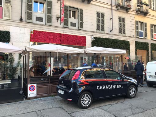 Raid vandalico nella notte contro i locali gestiti dal candidato sindaco del centrodestra Paolo Damilano