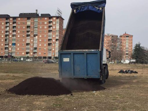 lavori a basse di Stura con camion