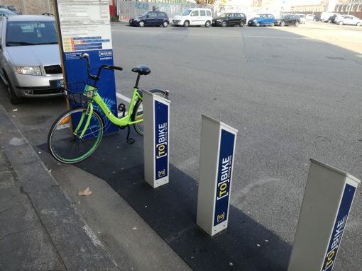 La curiosità: una bici &quot;nemica&quot; lasciata tra gli stalli del To Bike