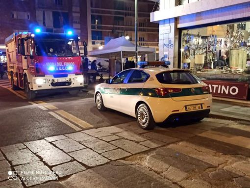 L'intervento dei vigili del fuoco e della polizia municipale L'intervento dei vigili del fuoco e della polizia municipale