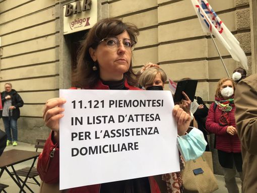Anziani e disabili psichiatrici, 11mila piemontesi in attesa delle cure domiciliari: “Cirio taglia i fondi” Anziani e disabili psichiatrici, 11mila piemontesi in attesa delle cure domiciliari: “Cirio taglia i fondi”