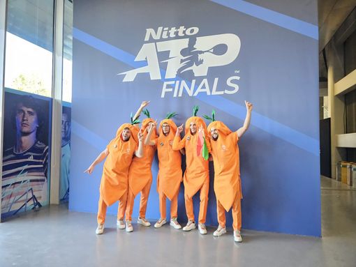 Atp Finals, i "Carota Boys" di Sinner: "Vogliamo vedere un'onda arancione per Jannik" Atp Finals, i "Carota Boys" di Sinner: "Vogliamo vedere un'onda arancione per Jannik"