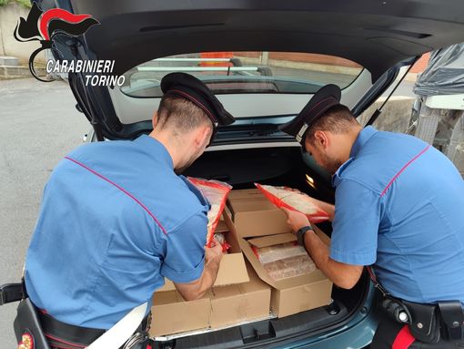 Venaria Reale, dipendenti di un pastificio sottraevano confezioni di Grana Padano per rivenderlo: denunciati Venaria Reale, dipendenti di un pastificio sottraevano confezioni di Grana Padano per rivenderlo: denunciati
