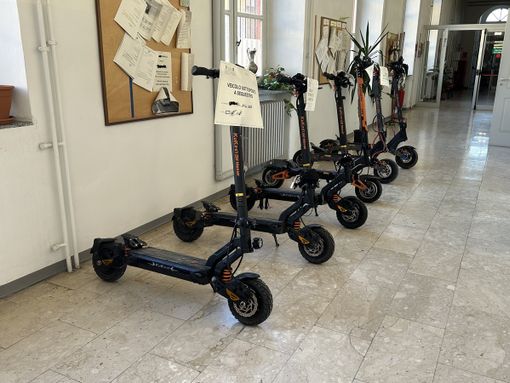 Collegno, altri sei monopattini “monster” fuori norma confiscati dalla Polizia Municipale