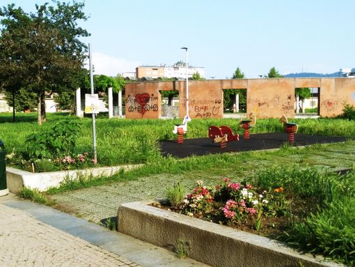 Aurora, i residenti lanciano un sondaggio per l'intitolazione del giardino di via Saint Bon: “Sarà una figura femminile”