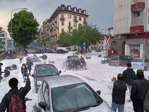 Borgo Dora "affoga" nei vecchi incubi, strade e negozi allagati dopo la tempesta: "Siamo stufi" Borgo Dora "affoga" nei vecchi incubi, strade e negozi allagati dopo la tempesta: "Siamo stufi"