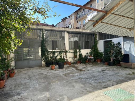 A Barriera, uno spazio tra moda, arte e comunità: apre il nuovo atelier di Matteo Thiela A Barriera, uno spazio tra moda, arte e comunità: apre il nuovo atelier di Matteo Thiela