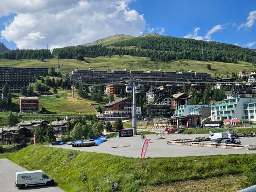 Vialattea Link: in treno e bus per raggiungere il comprensorio Vialattea Vialattea Link: in treno e bus per raggiungere il comprensorio Vialattea